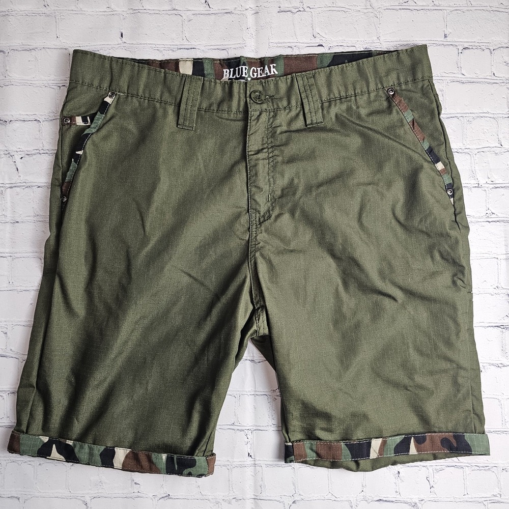 Blue Gear Mens Chino Shorts Green Camoflauge Accents Size 38 Pockets Casual‎
